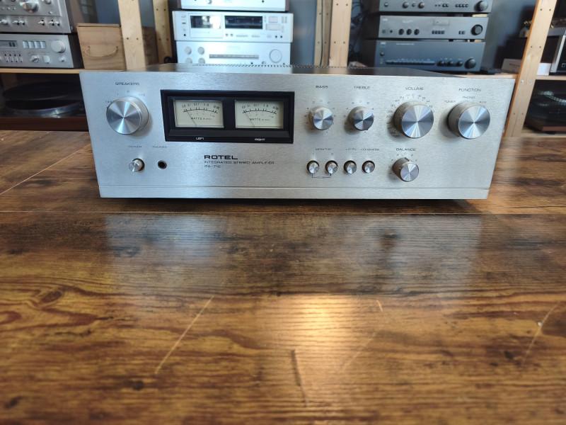 ROTEL RA 712