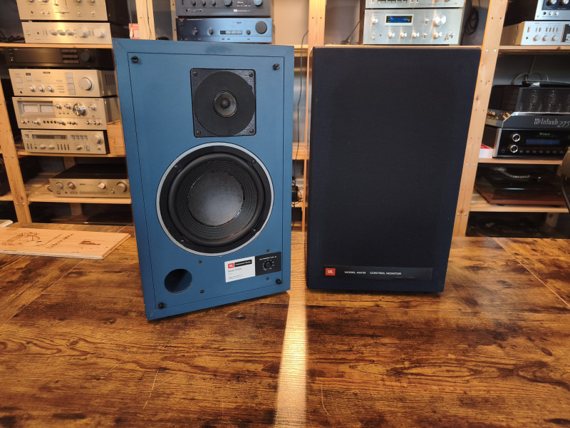 JBL 4301b