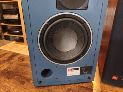 JBL 4301b