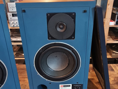 JBL 4301b