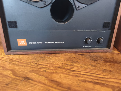 JBL 4311B