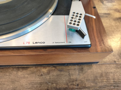 LENCO L75