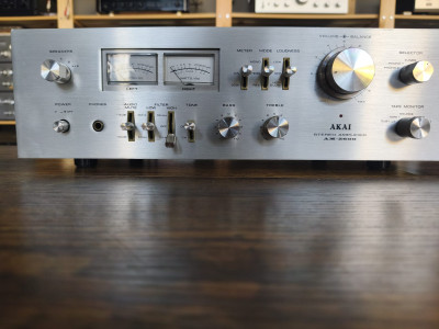 AKAI AM-2600
